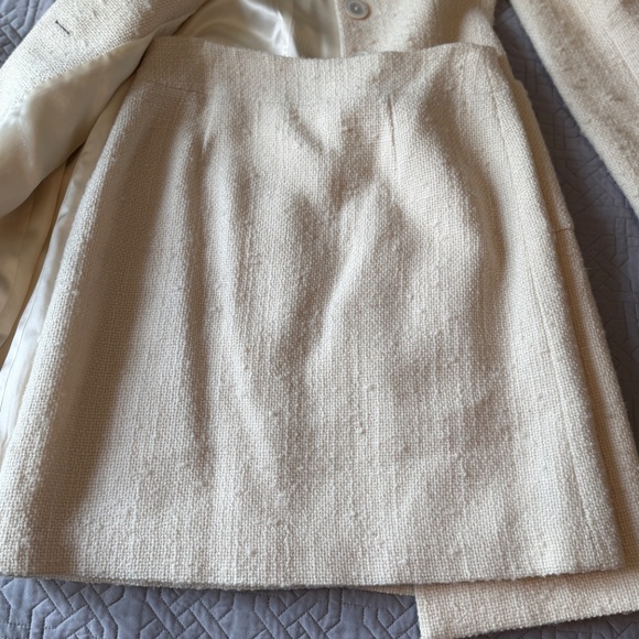 Textured, Off-white skirt - Picture 2 of 4